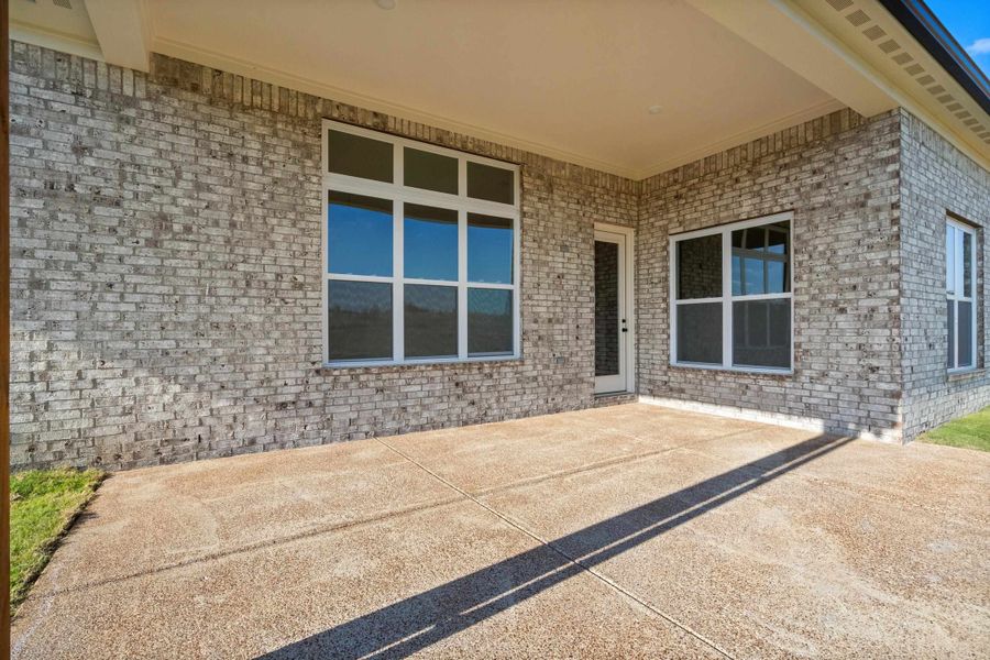 Exterior details and patio area of a home in White Oak, Arlington (Image 4).