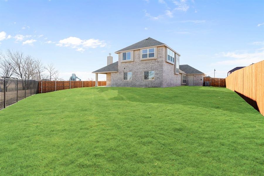 Exterior details and patio area of a home in Sunrise at Garden Valley, Waxahachie (Image 27).