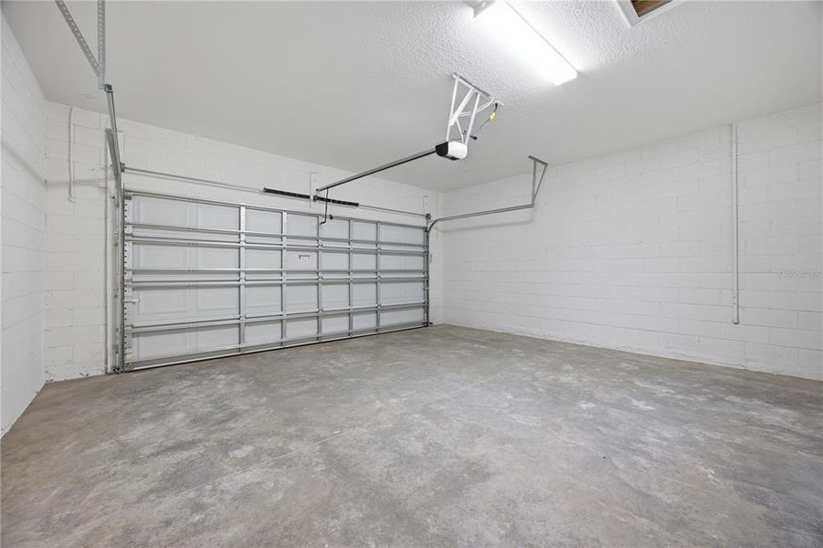 Spacious, unfurnished interior of a new home in , Okahumpka (Image 16).