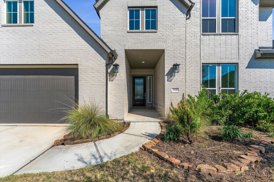 Exterior details and patio area of a home in Cross Creek Ranch, Fulshear (Image 4).