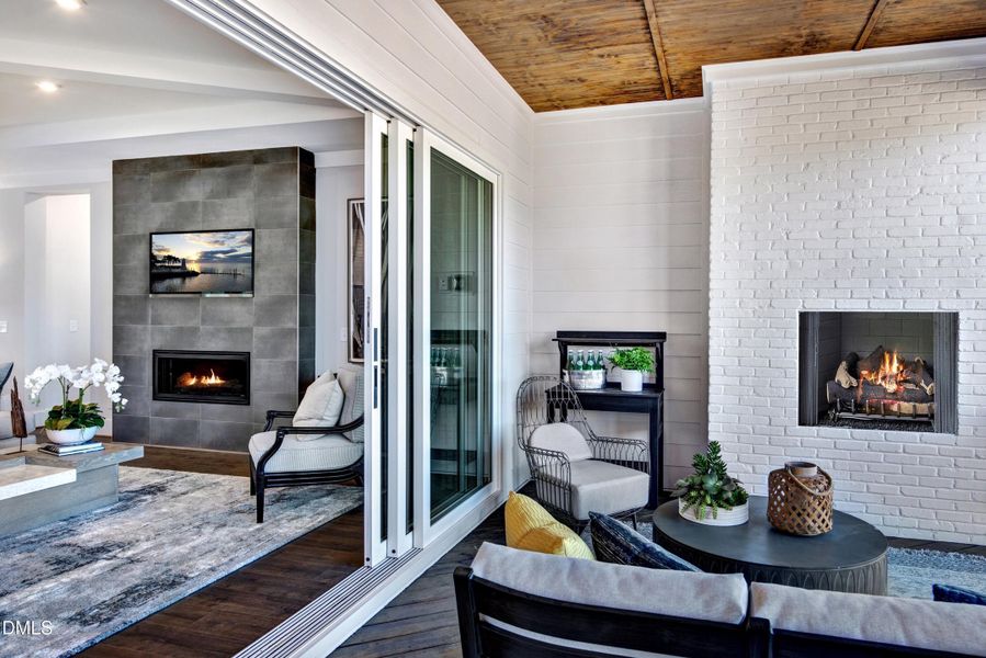 LOCE_0058_00-Sebastian J_Outdoor 01