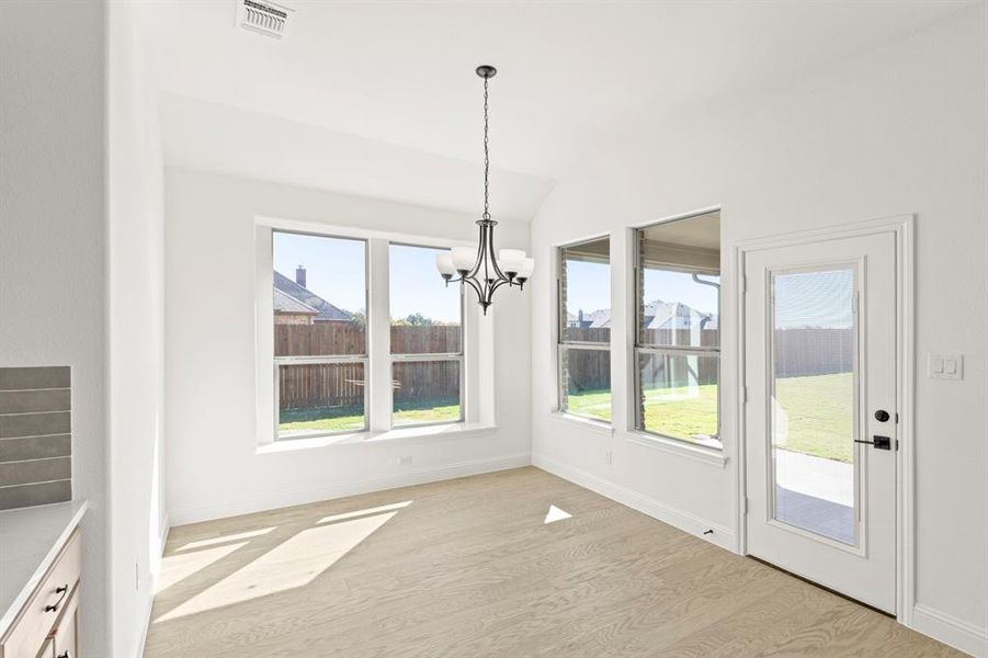 11. 610 Tenor - Dining 11. 610 Tenor - Dining