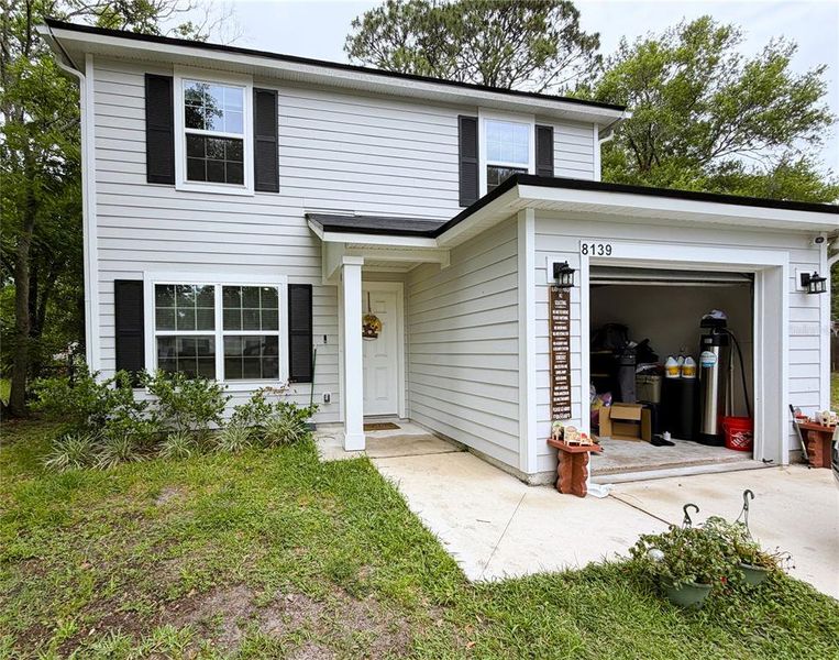 Exterior details and patio area of a home in , Jacksonville (Image 26).