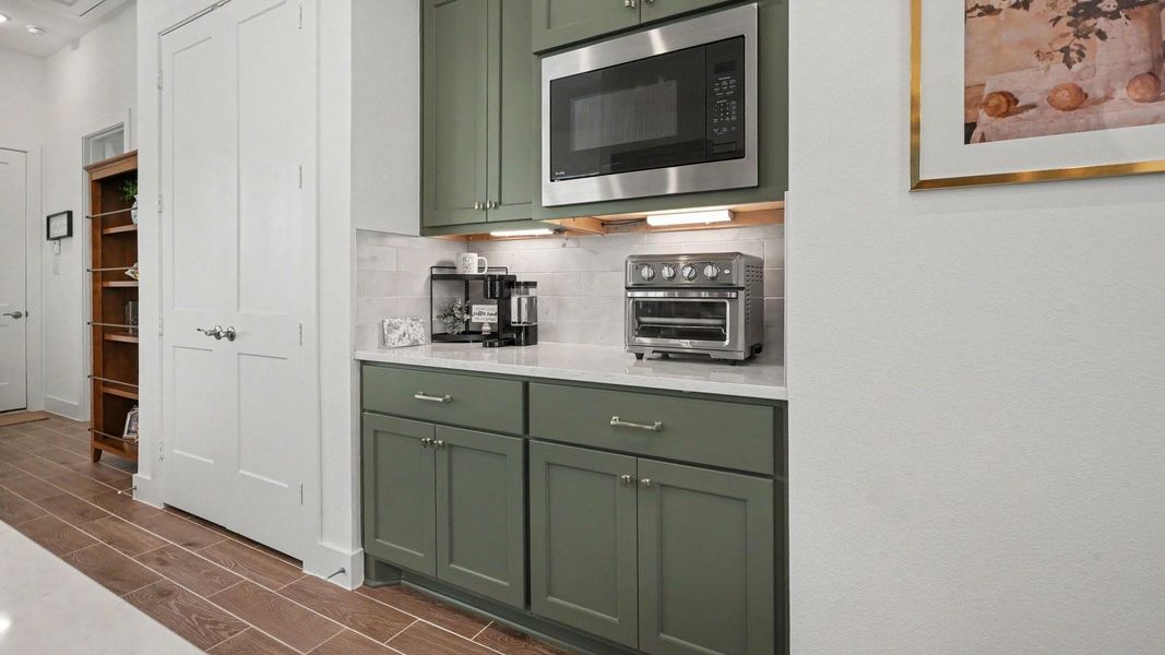 Furnished interior view inside a new home in , Mont Belvieu (Image 16).