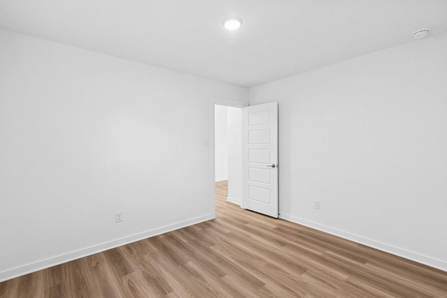Spacious, unfurnished interior of a new home in Miller's Pond, Rosenberg (Image 25).