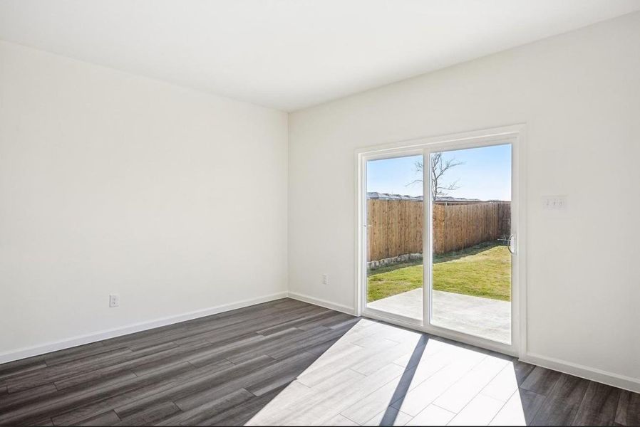 Spacious, unfurnished interior of a new home in Eagles Landing, Elgin (Image 9).