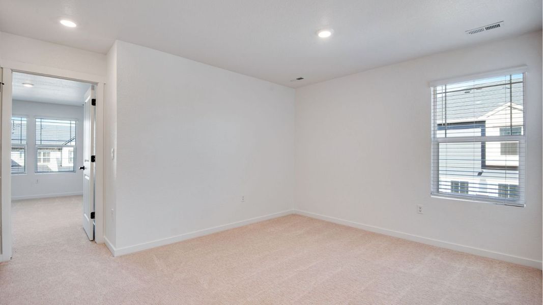 Spacious, unfurnished interior of a new home in Horizon Uptown, Aurora (Image 18).