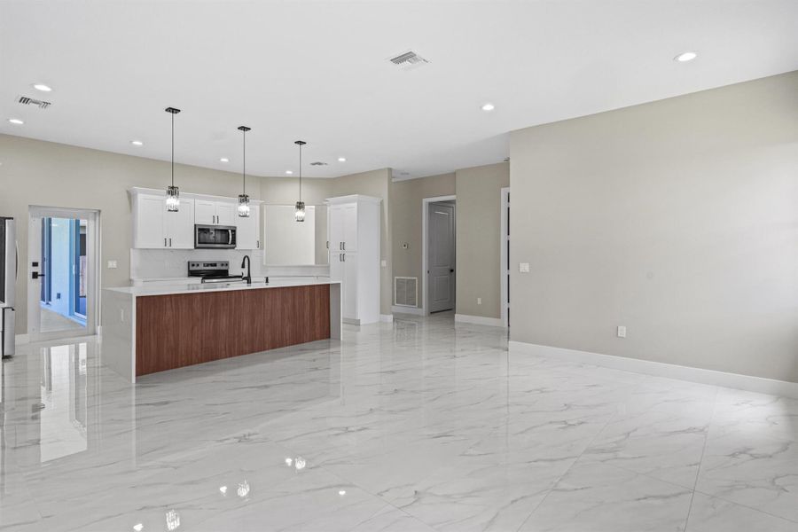 Spacious, unfurnished interior of a new home in , Port St. Lucie (Image 27).