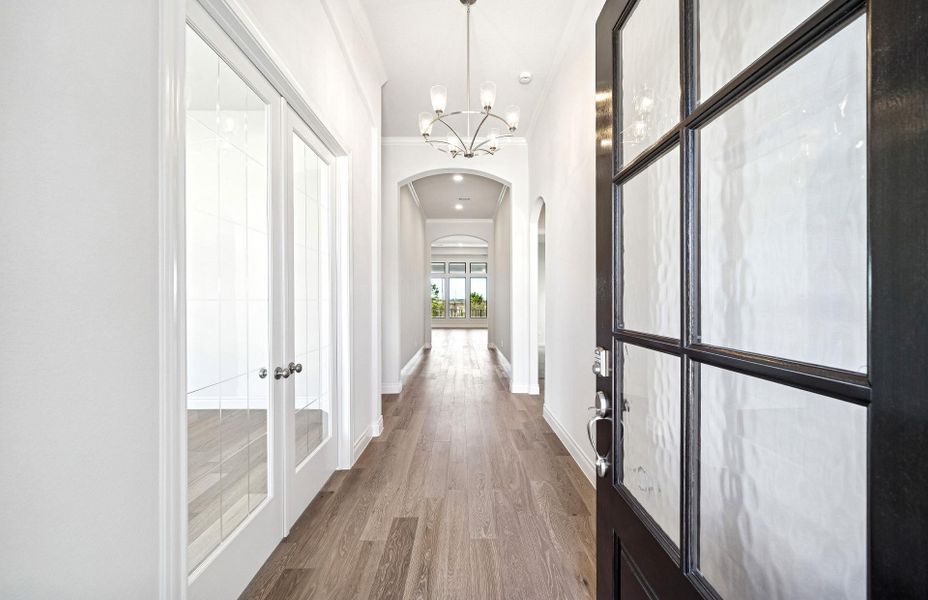 Spacious, unfurnished interior of a new home in Bridgeland 60′, Cypress (Image 24).