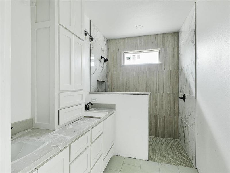 Furnished interior view inside a new home in , Sherman (Image 17).