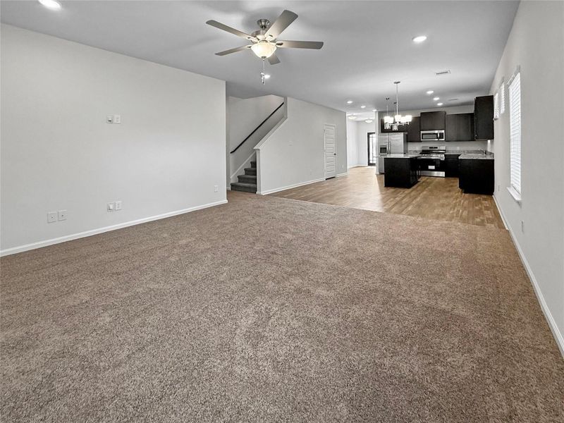 Spacious, unfurnished interior of a new home in Sierra Vista, Iowa Colony (Image 13).