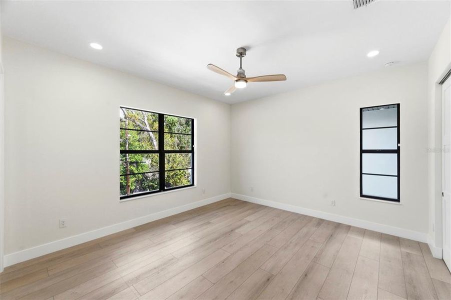 Spacious, unfurnished interior of a new home in , St. Petersburg (Image 51).