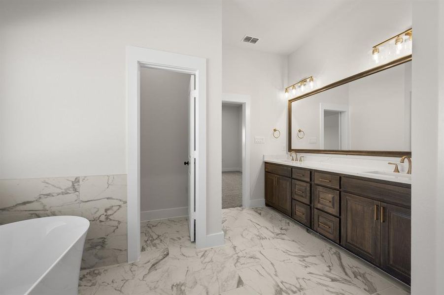 9420 Bluestem- Primary Suite-5