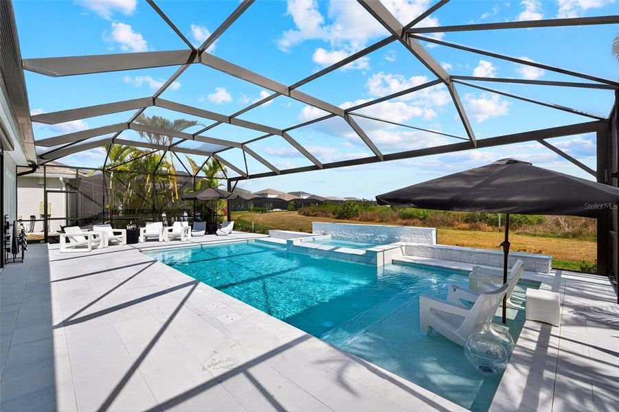 Exterior details and patio area of a home in , Venice (Image 36).