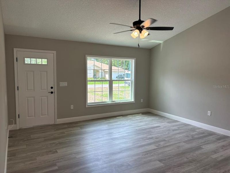 Spacious, unfurnished interior of a new home in , Dunnellon (Image 13).