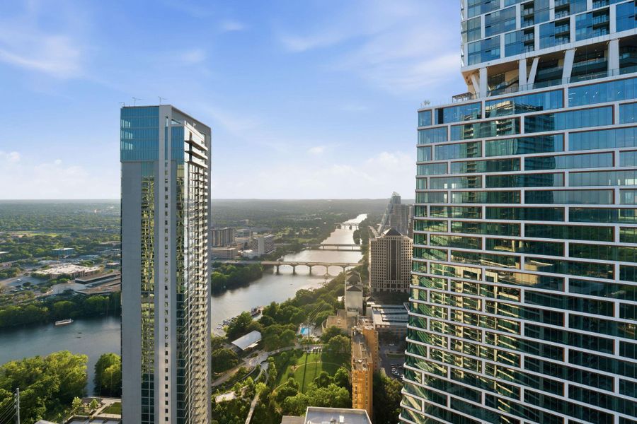 Condo located in Austin, TX showcasing its design and architecture (Image 4).