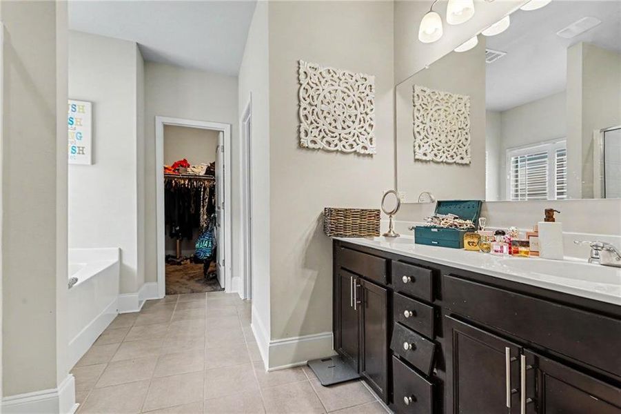 Furnished interior view inside a new home in , Atlanta (Image 17).