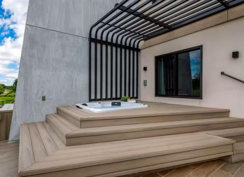 Exterior details and patio area of a home in , Kissimmee (Image 3).