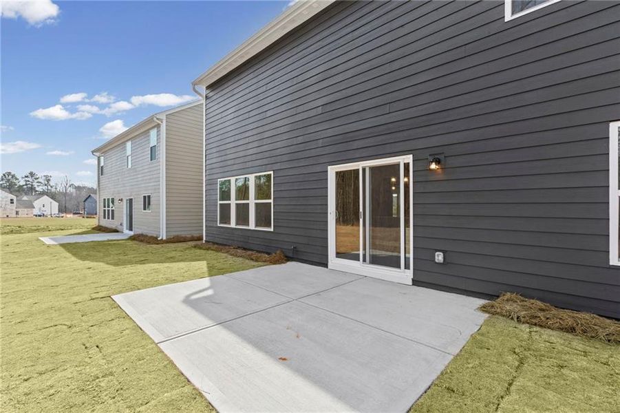 Exterior details and patio area of a home in Twin Lakes, Hoschton (Image 21).