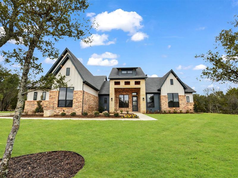 View of front of property featuring a front lawn