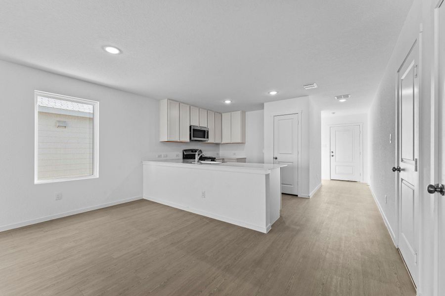 Furnished interior view inside a new home in Friendship Oaks, Fredericksburg (Image 8).