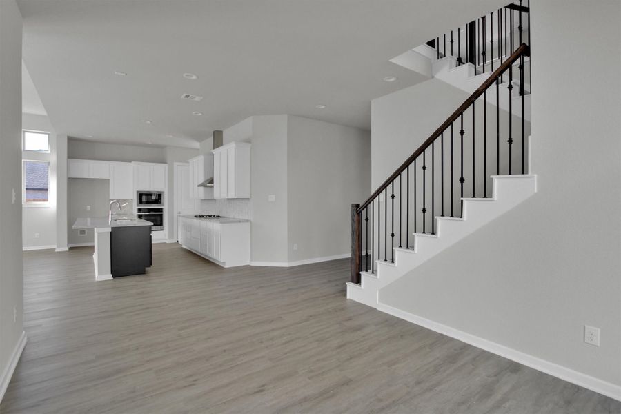 Spacious, unfurnished interior of a new home in Canterra Creek  60', Rosharon (Image 21).