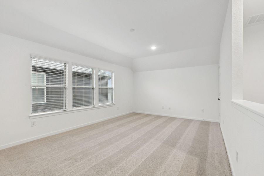 Spacious, unfurnished interior of a new home in Mavera, Conroe (Image 30).