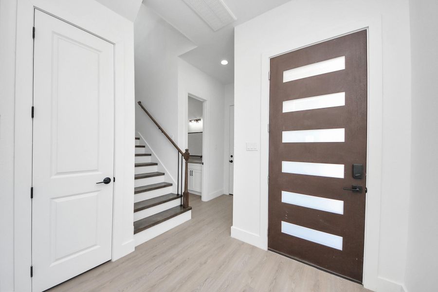 Spacious, unfurnished interior of a new home in , Houston (Image 18).