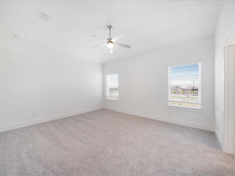 Spacious, unfurnished interior of a new home in Royal Court, Frisco (Image 11).