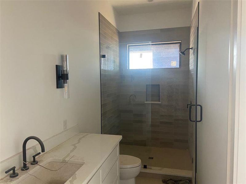 Furnished interior view inside a new home in , Dallas (Image 10).