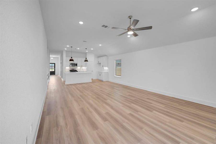 Spacious, unfurnished interior of a new home in Lone Star Landing, Montgomery (Image 36).