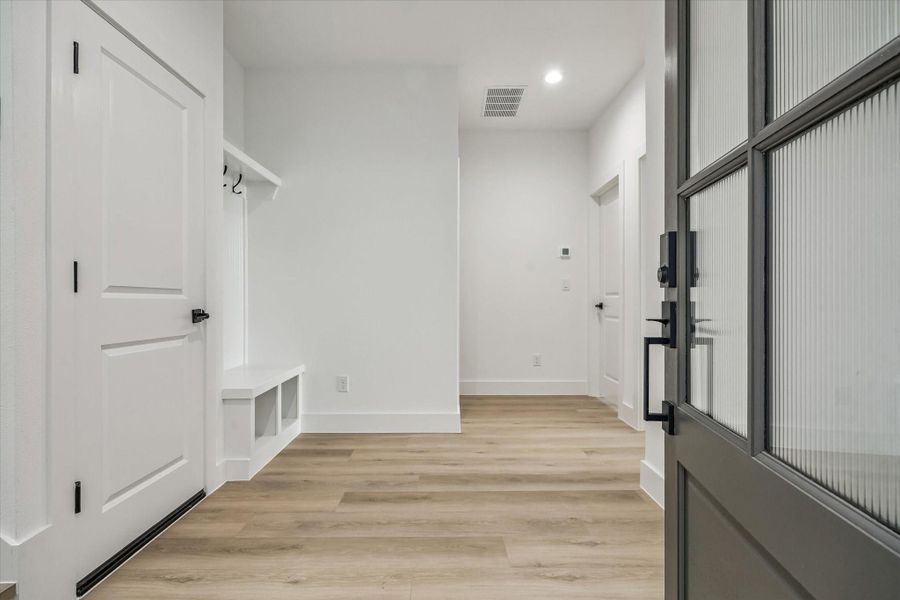 Spacious, unfurnished interior of a new home in , Houston (Image 14).