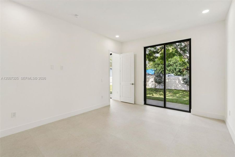 Spacious, unfurnished interior of a new home in , Fort Lauderdale (Image 35). Spacious, unfurnished interior of a new home in , Fort Lauderdale (Image 35).