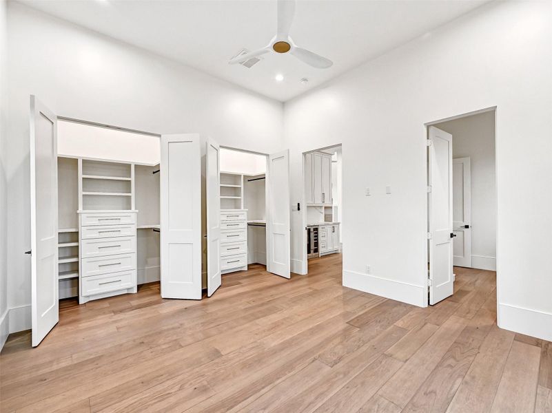 Spacious, unfurnished interior of a new home in , Galveston (Image 32).