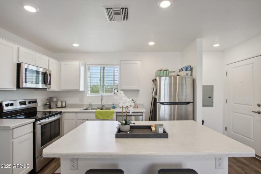 12945 W Greenway Rd L102-007 12945 W Greenway Rd L102-007