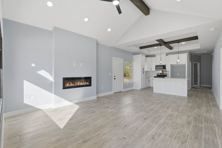 Spacious, unfurnished interior of a new home in , Willis (Image 24).