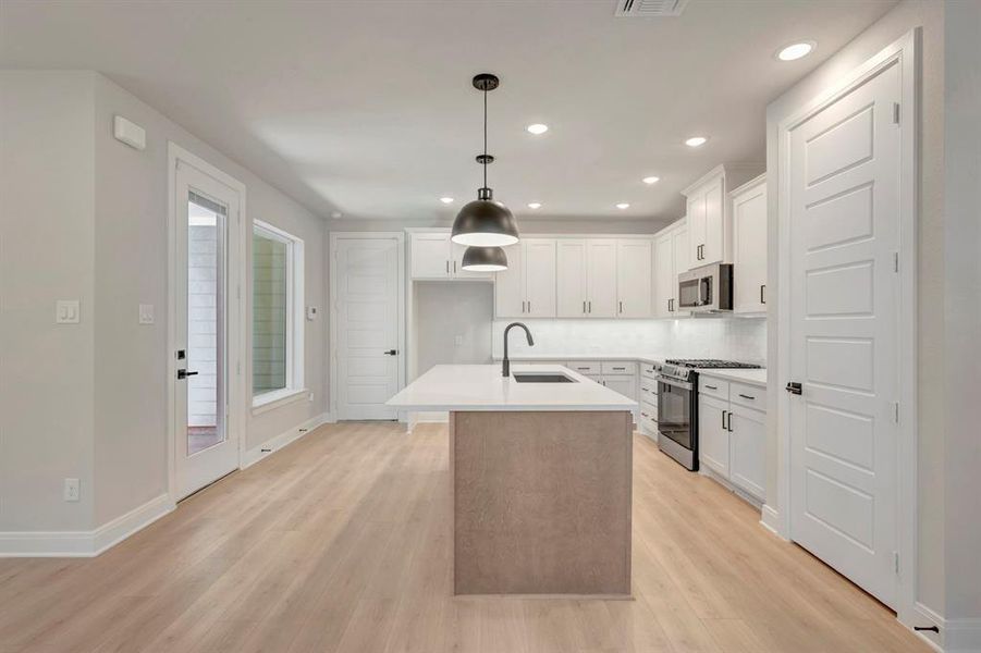 Furnished interior view inside a new home in Painted Tree Woodland West – Cottages, McKinney (Image 10).