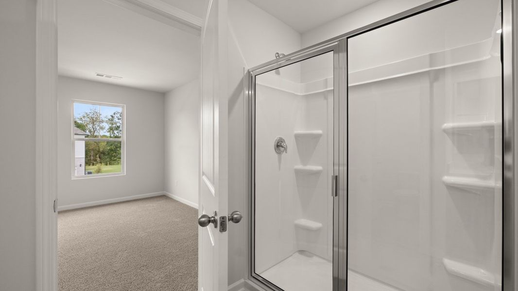 Representative unfurnished interior of a home built from the Robie by D.R. Horton in Lost Creek, Dallas (Image 38).