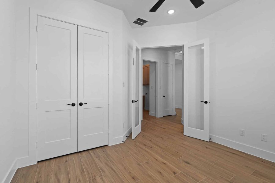 Spacious, unfurnished interior of a new home in Fulshear Lakes, Fulshear (Image 61). Spacious, unfurnished interior of a new home in Fulshear Lakes, Fulshear (Image 61).