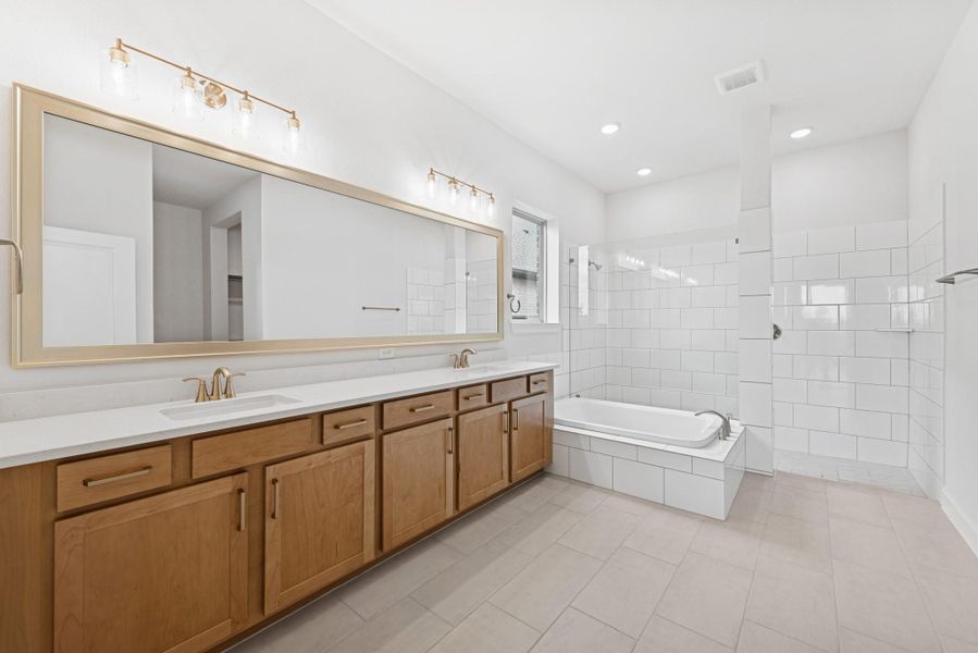 Furnished interior view inside a new home in Meridiana 55' Homesites, Manvel (Image 10). Furnished interior view inside a new home in Meridiana 55' Homesites, Manvel (Image 10).