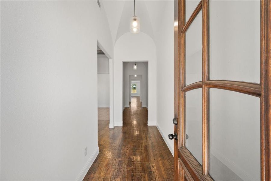 Spacious, unfurnished interior of a new home in , Corsicana (Image 15).