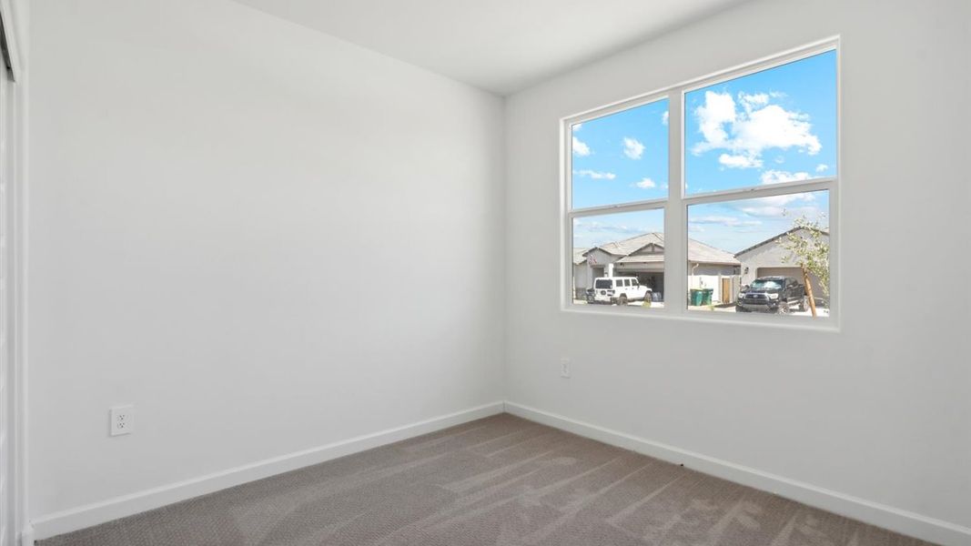 Spacious, unfurnished interior of a new home in Entrada Del Oro, Gold Canyon (Image 23).