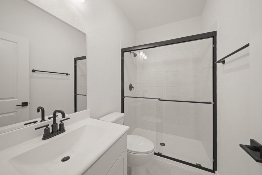 Hall bath 2 (*Photo not of actual home and used for illustration purposes only.)