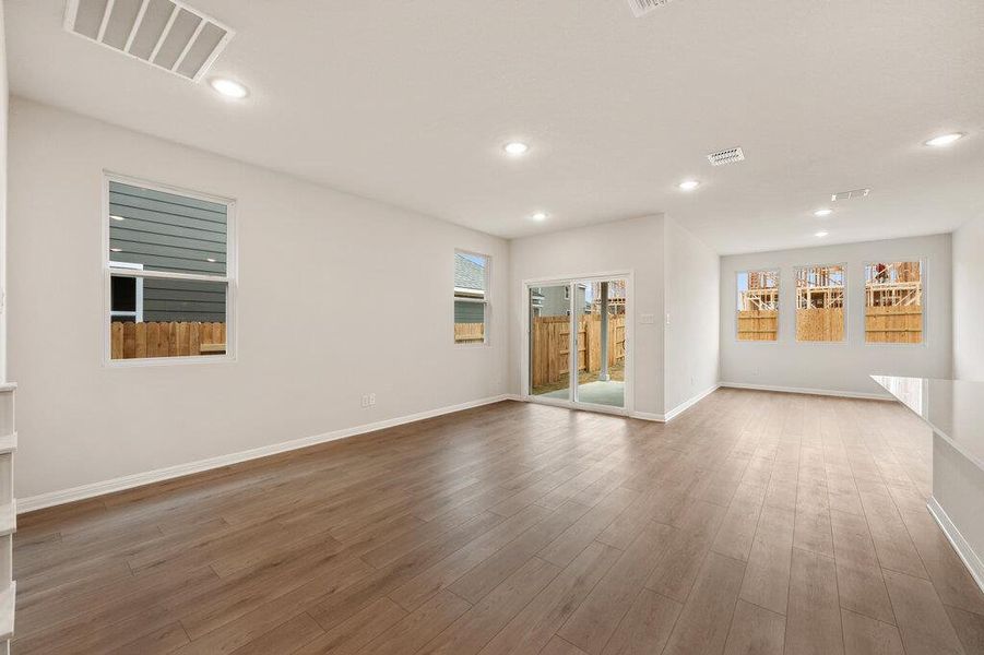 Spacious, unfurnished interior of a new home in Patterson Ranch, Georgetown (Image 16).