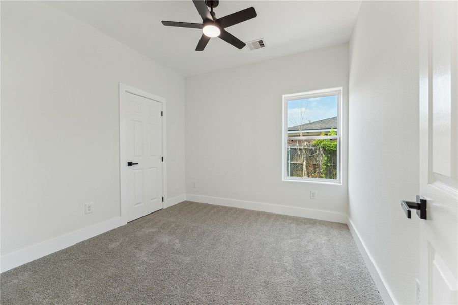 Spacious, unfurnished interior of a new home in , Santa Fe (Image 14).