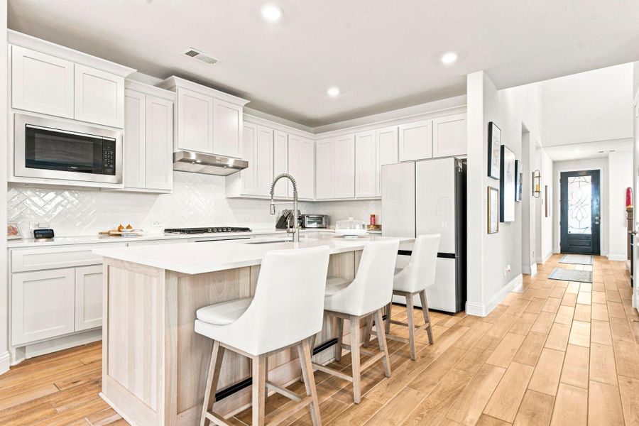 Furnished interior view inside a new home in Sienna 40', Missouri City (Image 14).