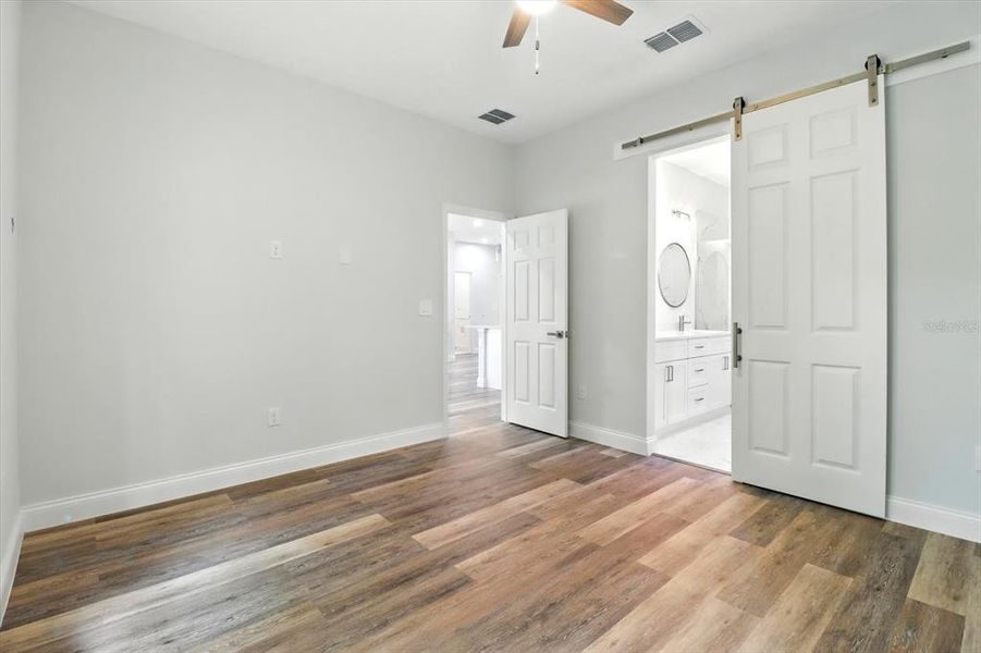 Spacious, unfurnished interior of a new home in , Citrus Springs (Image 20).