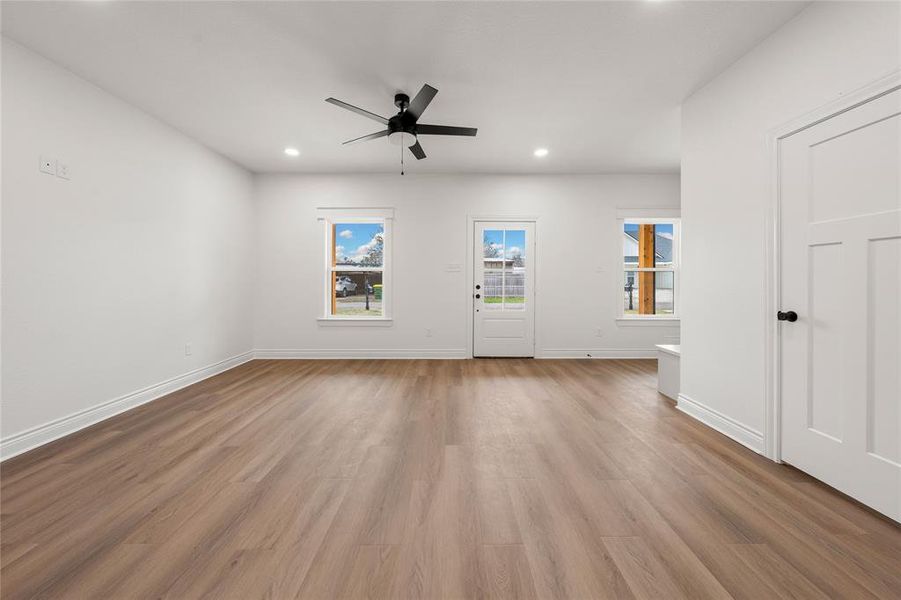 Spacious, unfurnished interior of a new home in , Valley Mills (Image 12).