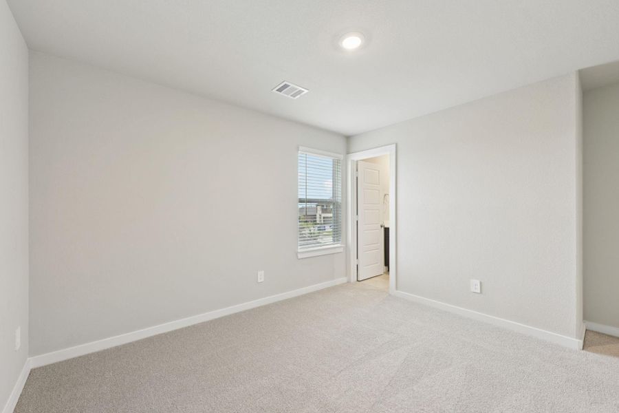 Spacious, unfurnished interior of a new home in Heights of Barbers Hill, Mont Belvieu (Image 22).
