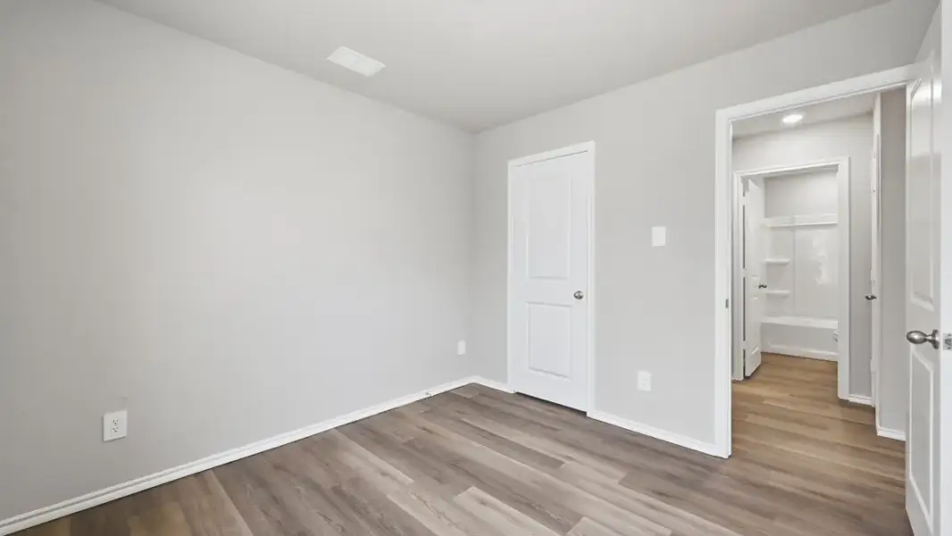 Representative unfurnished interior of a home built from the Estero by D.R. Horton in Ponder Farms, Ponder (Image 37).